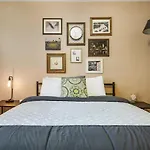 Hostwise Stays - The Ocala - Free Parking, Cool Space, Spiral Stairs