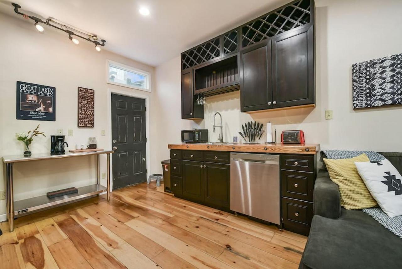 Hostwise - The Ocala - Free Parking, Cool Space, Spiral Stairs Holiday home *