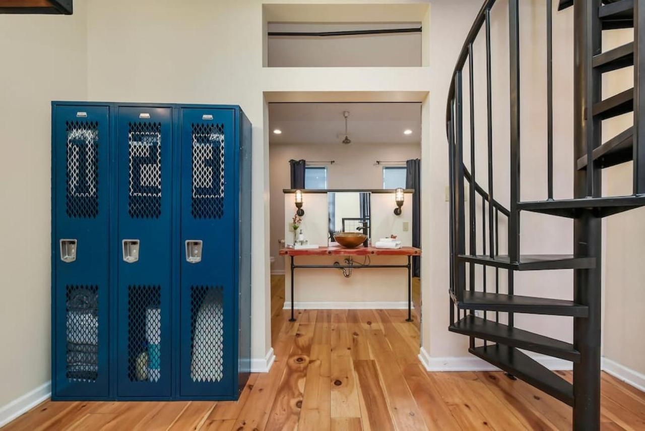 Holiday home Hostwise - The Ocala - Free Parking, Cool Space, Spiral Stairs